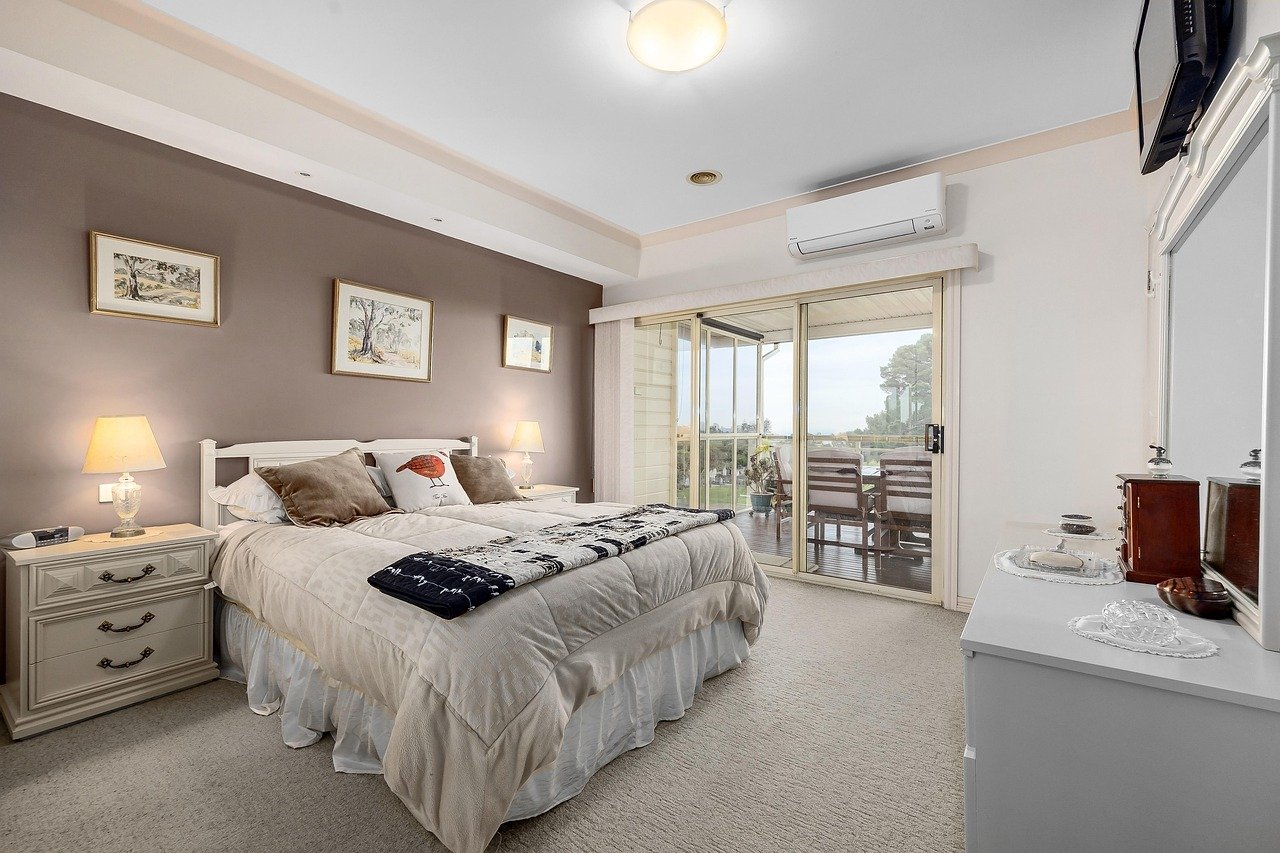 bedroom-8260363_1280